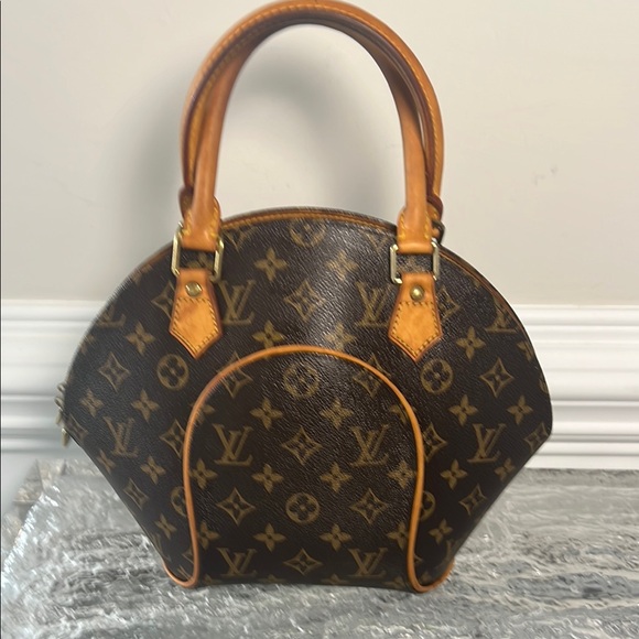 Louis Vuitton Ellipse Monogram Handbag - Picture 3 of 14